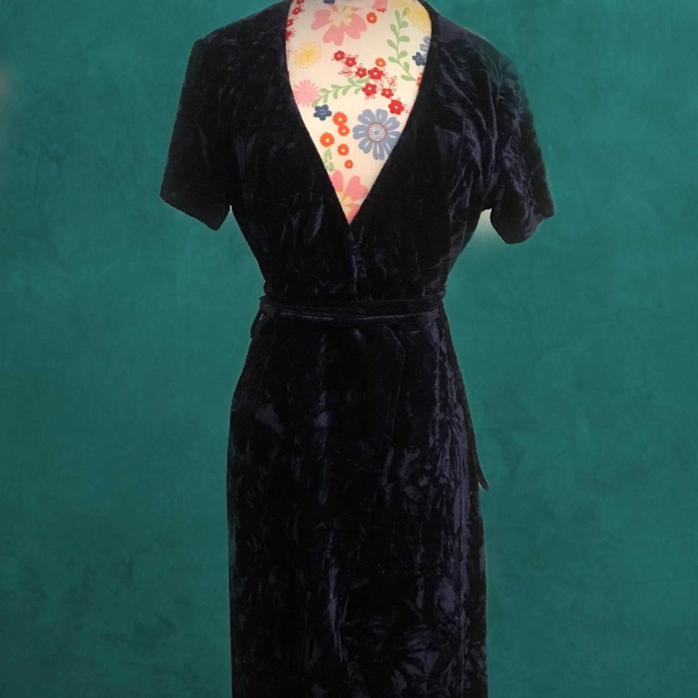 Madisonne Crushed Velvet Wrap Dress Size Medium